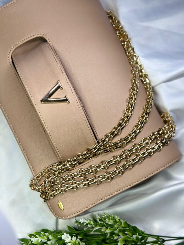 Bolsa con Cadena Beige